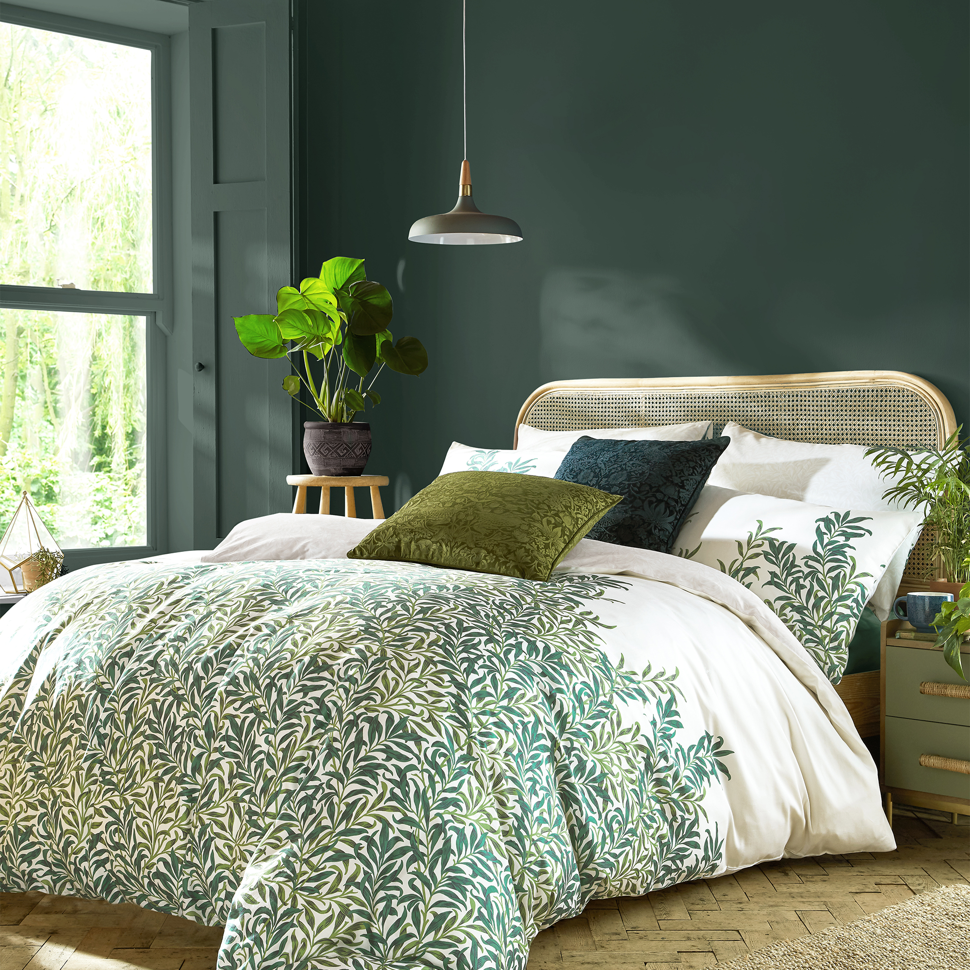 124318_ROOMSET_FOREST TAPESTRY_01
